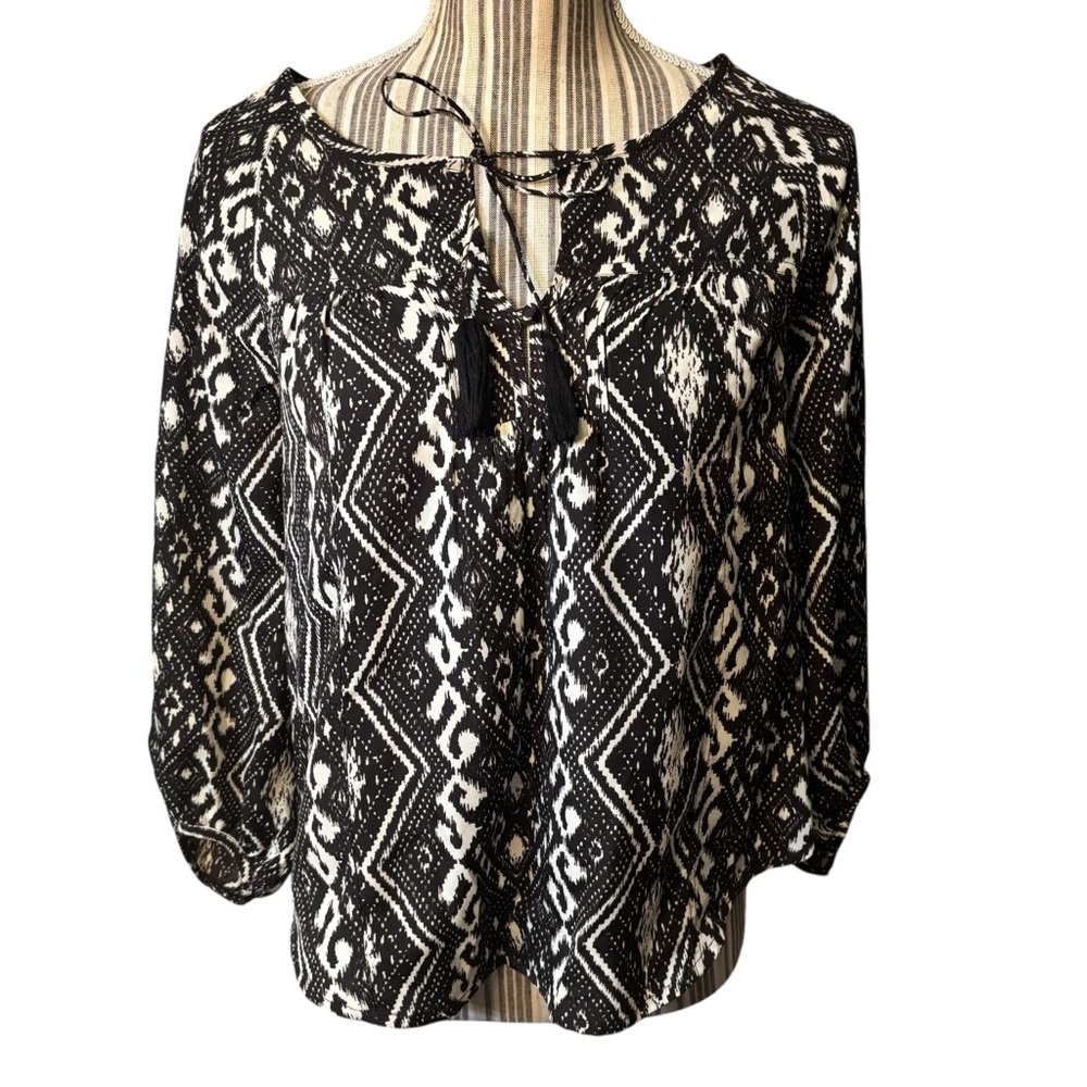 American Eagle Outfitters Blouse XS Black White Geometric 3/4 Sleeve Keyhole Tie